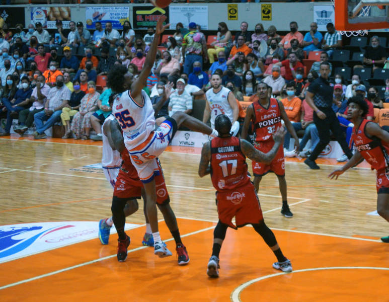 Atléticos, Indios y Vaqueros triunfan en el inicio del BSN