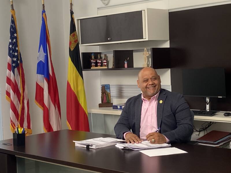 <strong>Anuncian en Guayama programa de purificadores de aire que elimina partículas de Covid 19</strong>