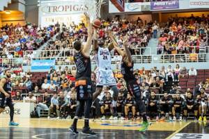 Partido de los Leones de Ponce vs los Atléticos de San Germán