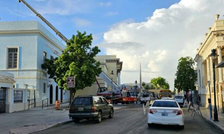 Comienza la instalación del nuevo aire acondicionado en el Teatro La Perla