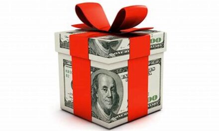 Gobernador Pedro Pierluisi Anuncia Bono de Navidad para Pensionados y Maestros