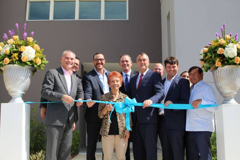 Vivienda inaugura complejo residencial para adultos mayores