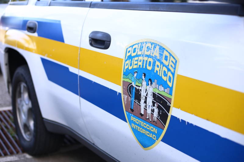 Arrestan a hombre que poseía vehículo hurtado