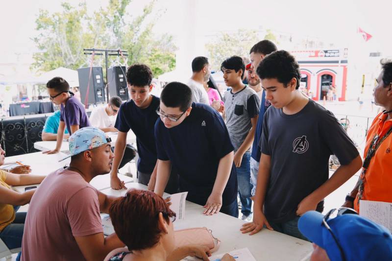 Yauco hace entrega de becas y materiales escolares