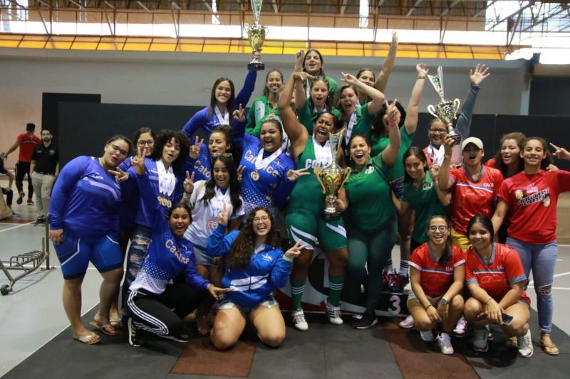 Los Taínos de la Universidad Ana G. Méndez y las Juanas del Colegio de Mayagüez se convirtieron el miércoles en los monarcas del campeonato de halterofilia