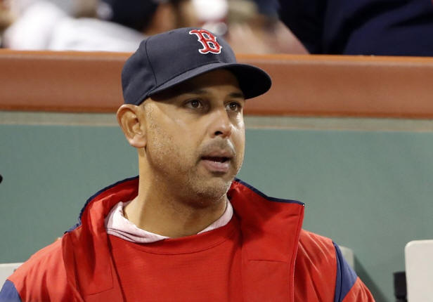 Alex Cora regresa a los Medias Rojas