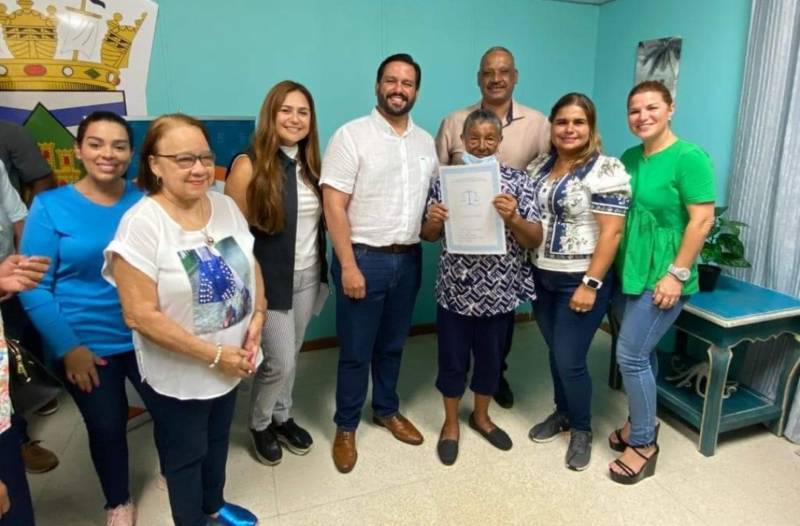 Senadora Marissa ‘Marissita’ Jiménez Santoni entrega títulos de propiedad en Vieques