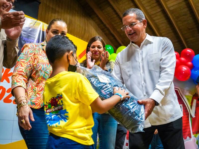 Entregan materiales educativos a menores bajo custodia del DF para el comienzo escolar