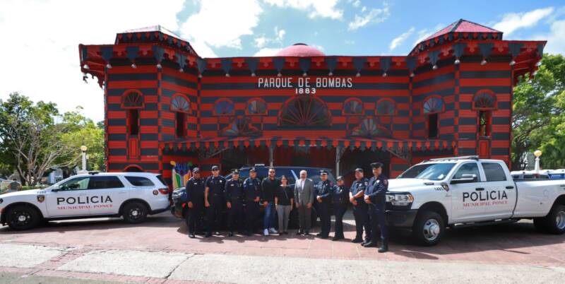 Alcalde de Ponce entrega nuevos vehículos para la Policía Municipal