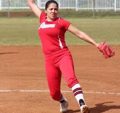 Alondra Pérez es reconocida como lanzadora del año en el Softbol Superior
