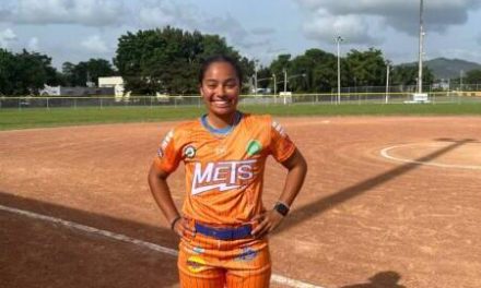 ELISA ROSADO ES LA NOVATA DEL AÑO DEL SOFTBOL SUPERIOR FEMENINO