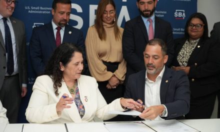 Hecho en Puerto Rico firma acuerdo con SBA