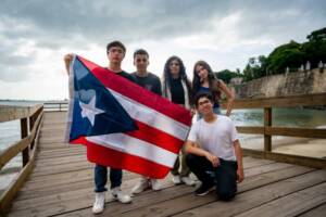 Los estudiantes desean ondear la bandera de Puerto Rico en la competencia internacional de robotica en Grecia