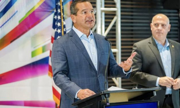 Pierluisi firma medidas que agilizan proceso de otorgación de permisos