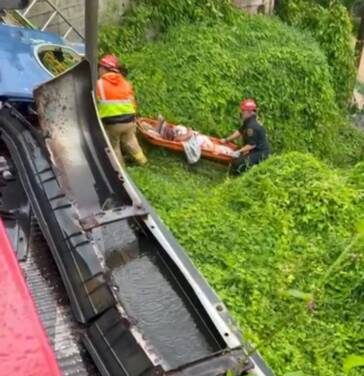 Policía rescata pareja de adutos mayores en Manatí