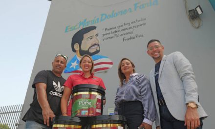 Donan pintura para salones escolares de niños de Educación Especial