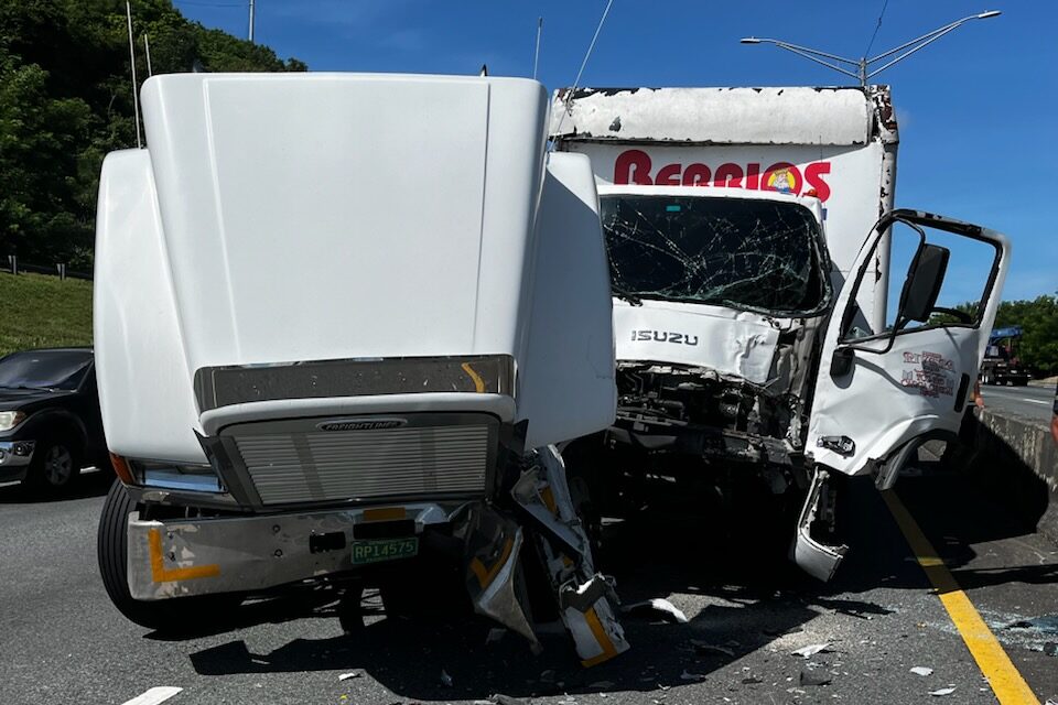 Accidente entre Camiones Causa Congestión en la Autopista PR-52