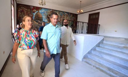 Sifre y Pierluisi supervisan reconstrucción del Teatro La Perla