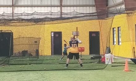 Apoyo del Municipio de Yauco al béisbol infantil y juvenil en cancha techada