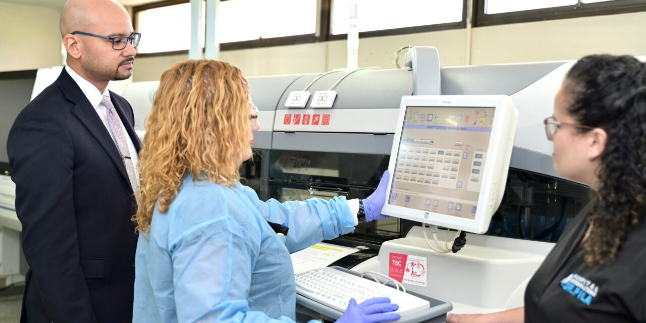 Hospital Metropolitano Dr. Pila automatiza el laboratorio clínico utilizando la IA