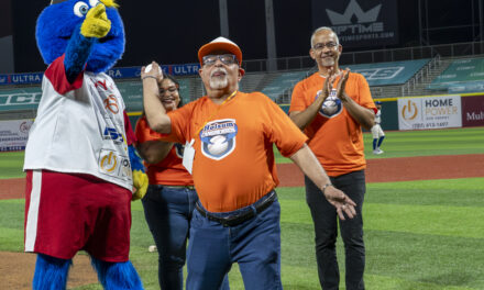 Mario Quiñones cumple su sueño de ser pelotero por un día con los Cangrejeros de Santurce