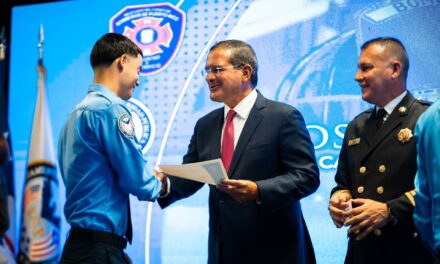 Gobernador Celebra Graduación de Nuevos Bomberos y Refuerza el Cuerpo de Bomberos