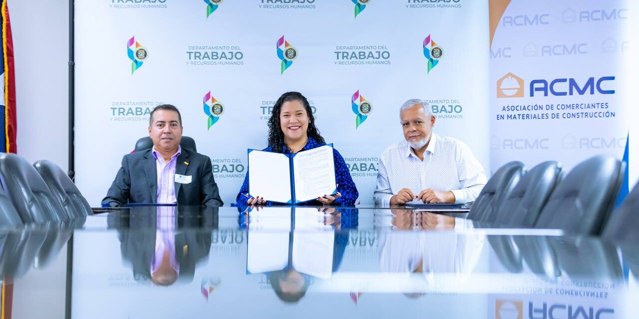 Departamento del Trabajo firma acuerdo con Asociación de Comerciantes para promover la seguridad laboral