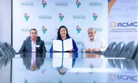 Departamento del Trabajo firma acuerdo con Asociación de Comerciantes para promover la seguridad laboral