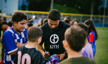 La Fundación Young Kingz Dona Uniformes a Equipos de Soccer en “La Champion de Residenciales”