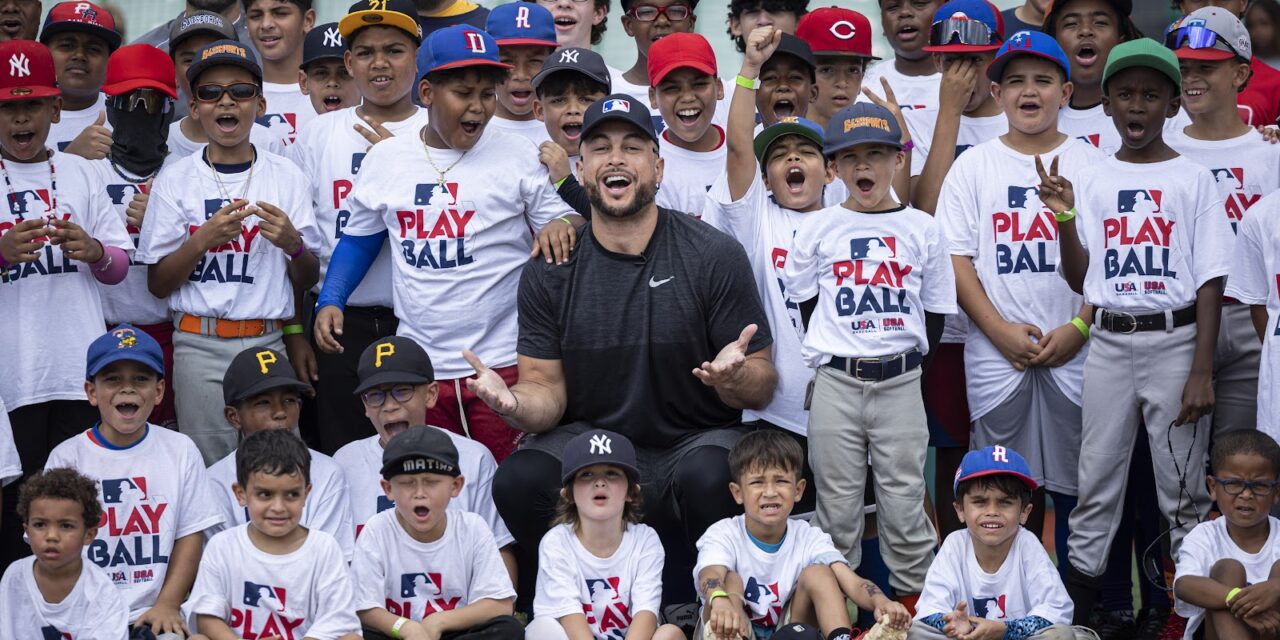 Giancarlo Stanton lidera evento MLB PLAYBALL en el Estadio Hiram Bithorn