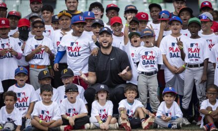 Giancarlo Stanton lidera evento MLB PLAYBALL en el Estadio Hiram Bithorn