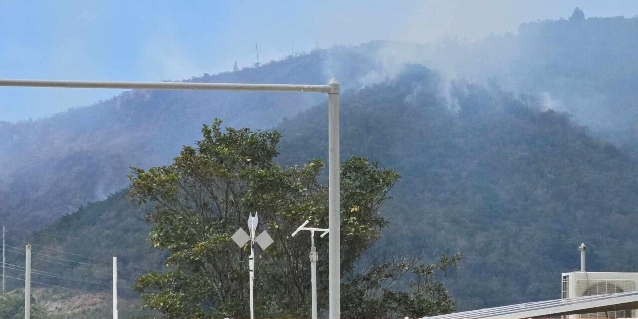 Incendio en áreas cercanas obliga la suspensión de clases en CROEM Mayagüez