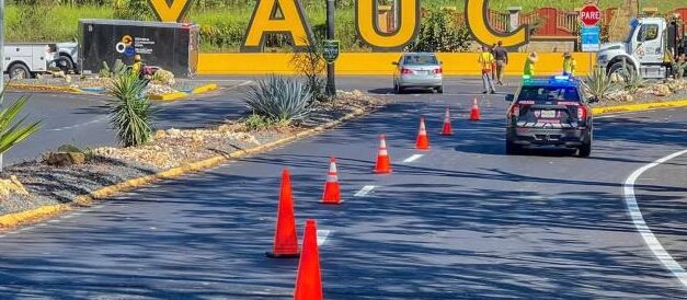 Yauco instala vistosos reflectores de seguridad en una de sus entradas principales