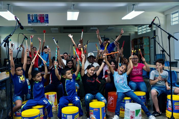 Niños de Peñuelas brillan junto a Pirulo y Ñejo en su nuevo proyecto musical