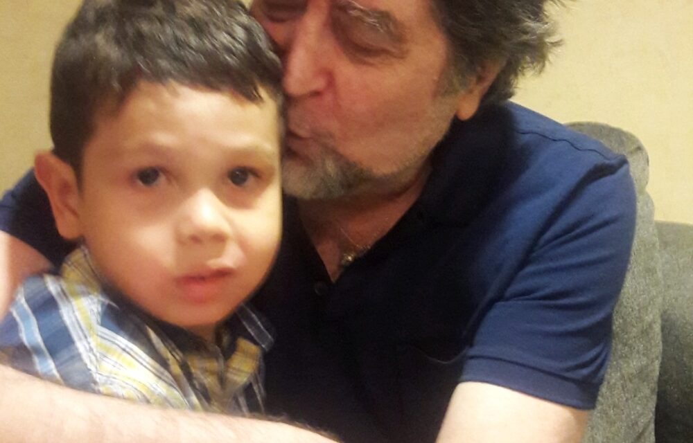 Eduardo, el niño que dejó su autismo “en la puerta” para ver al cantante Joaquín Sabina en su “Hola y adiós”