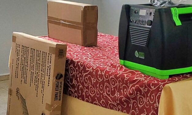 Hormigueros entrega baterías portátiles con paneles solares para mitigar crisis energética
