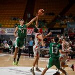 Semifinales encendidas en el baloncesto universitario