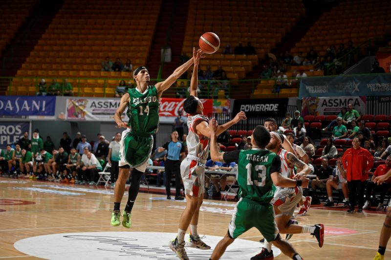 Semifinales encendidas en el baloncesto universitario
