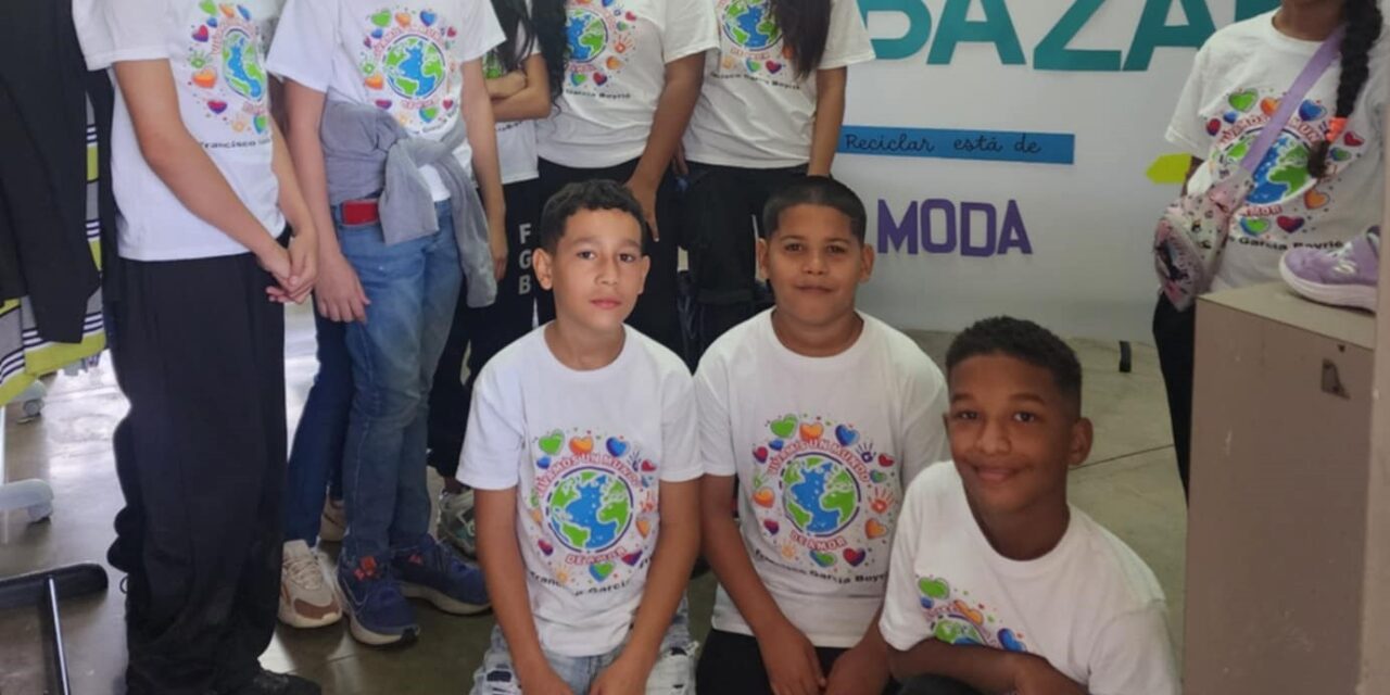 Estudiantes celebran el Día de la Tierra con un Gran Bazar Ecológico en Guayama