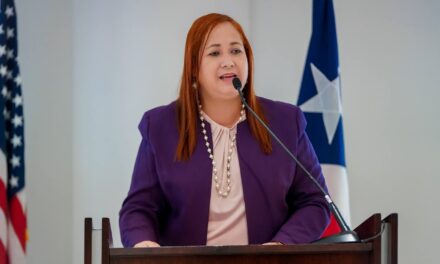 La senadora Karen Román Rodríguez denuncia ser víctima de discriminación y maltrato por parte de la ducha Frontier.