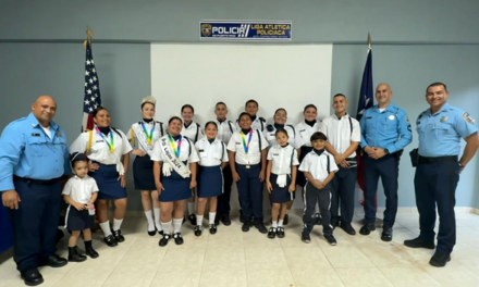 Policía reconoce a jóvenes destacados de la Liga Atlética Policiaca del área de Mayagüez
