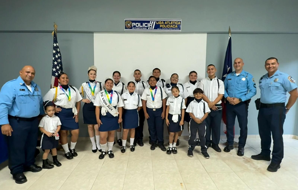 Policía reconoce a jóvenes destacados de la Liga Atlética Policiaca del área de Mayagüez