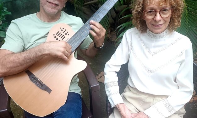 Gladys Feliciano con Bohemia para las Madres en Ladi’s Place de Salinas