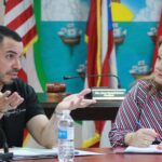 Reciben a la gobernadora en Aguada, alcalde Christian Cortés expone oportunidades de trabajo conjunto.