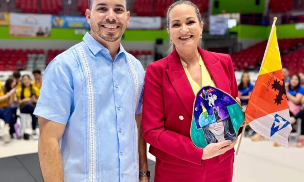 Deborah Martorell llevará al espacio artefacto creado en la Escuela Dr. Carlos González