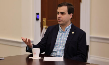 Comisionado Residente reafirma su compromiso contra la violencia de género