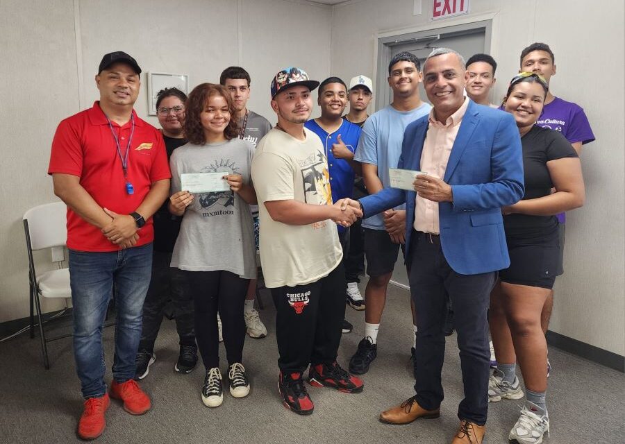 Guayanilla impulsa el talento juvenil con donativo a la nueva Banda Escolar de la Escuela Superior