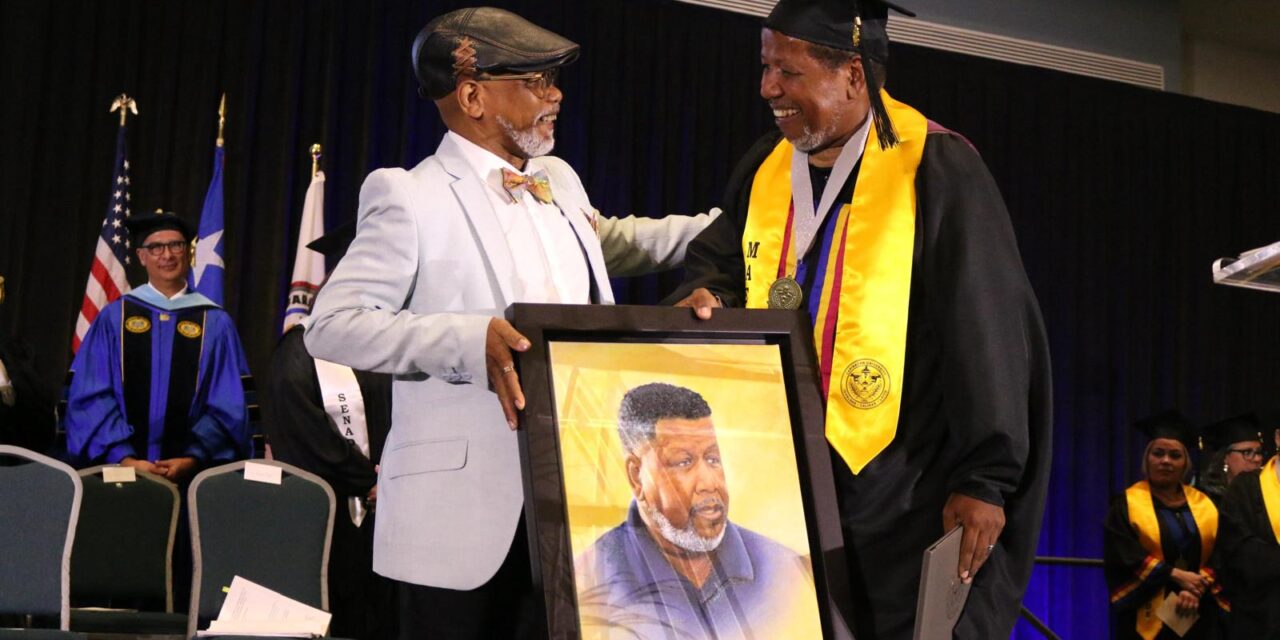 Del Servicio a la Superación: Nino Correa se Gradúa con Honores