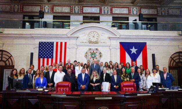 Senado rinde homenaje a la trayectoria del productor y empresario Ángelo Medina