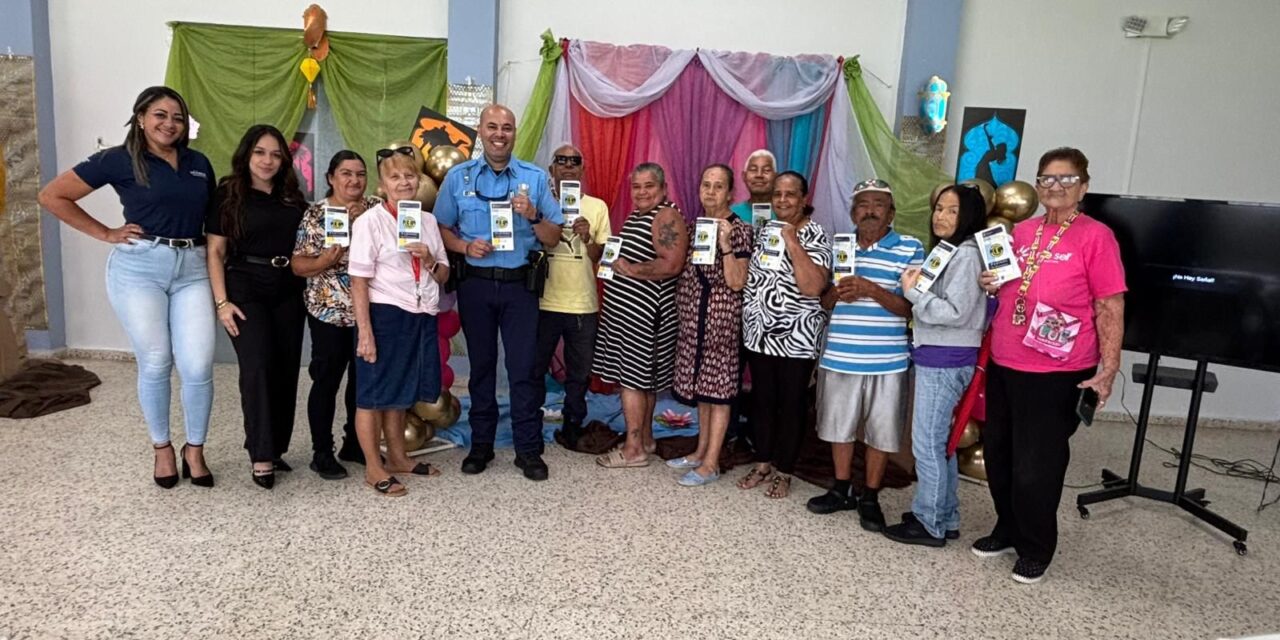 Agente del Precinto de Utuado ofrece charla sobre prevención de fraudes a adultos mayores